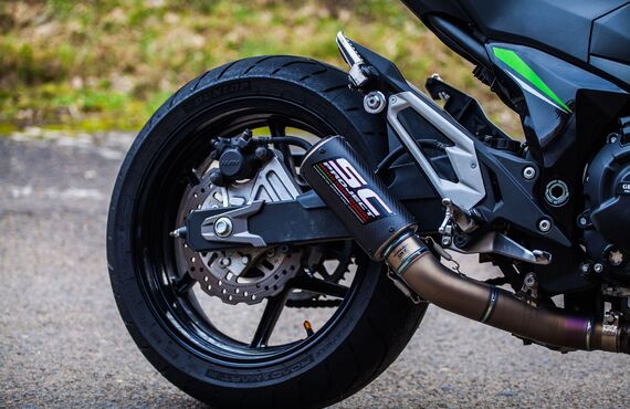 原付きを取り揃えパンク時のタイヤ交換もスムーズに対応いたします | バイク屋アキラは箕面市で営業しています